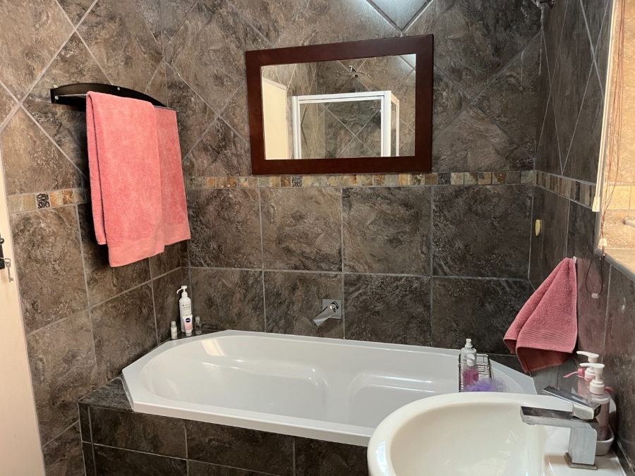 5 Bedroom Property for Sale in Potchefstroom North West